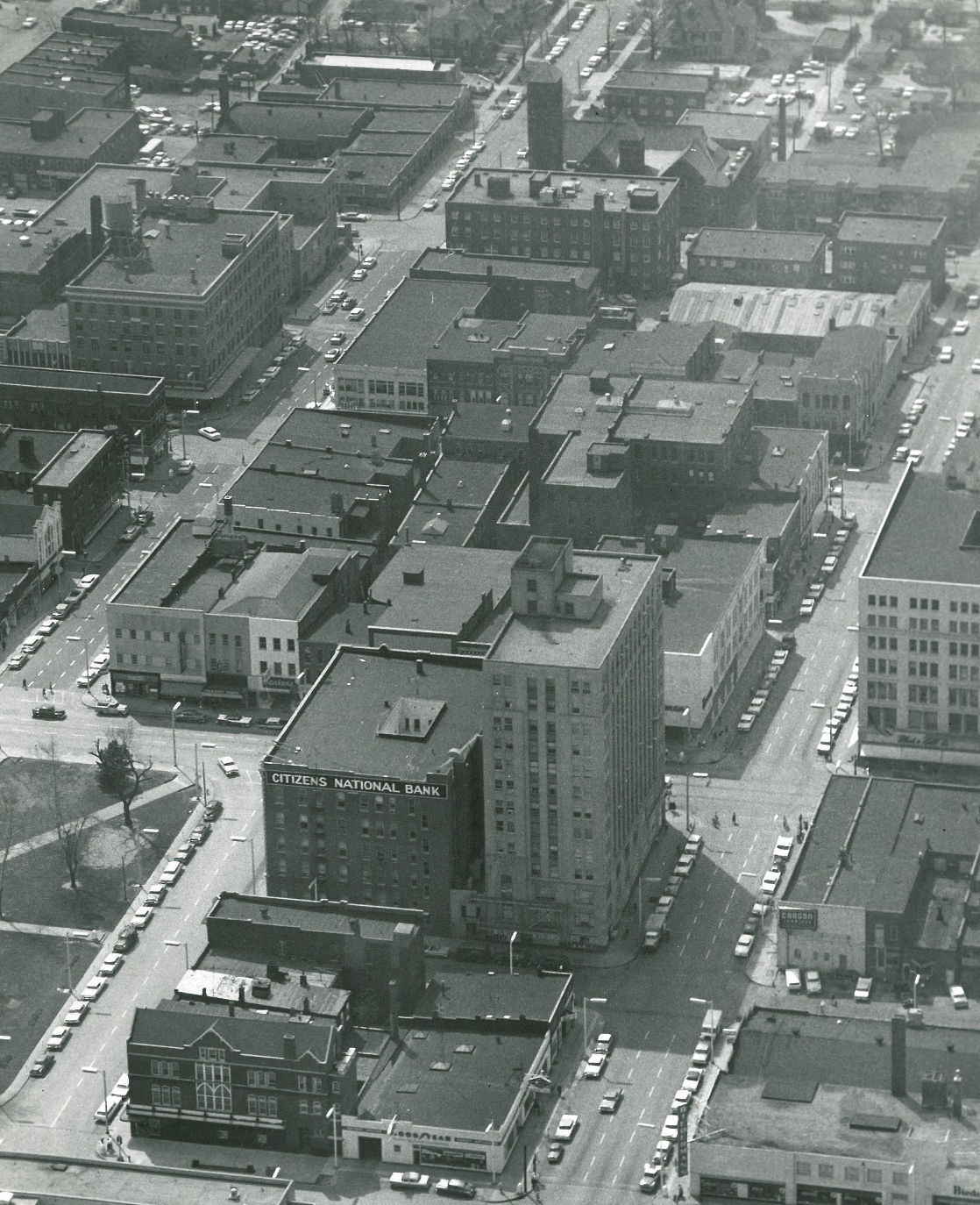 1961: Citizens National Building